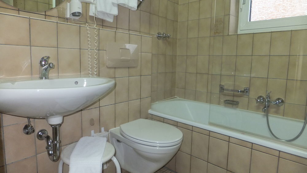 Hotel Restaurant Ruppert Walluf Екстер'єр фото